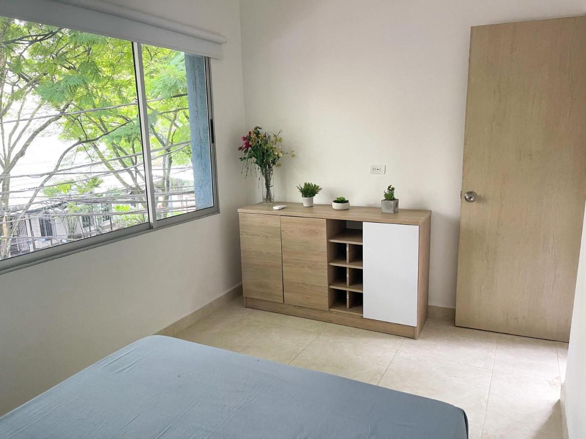 Apartamento Lleras Apartment Medellin Bagian luar foto